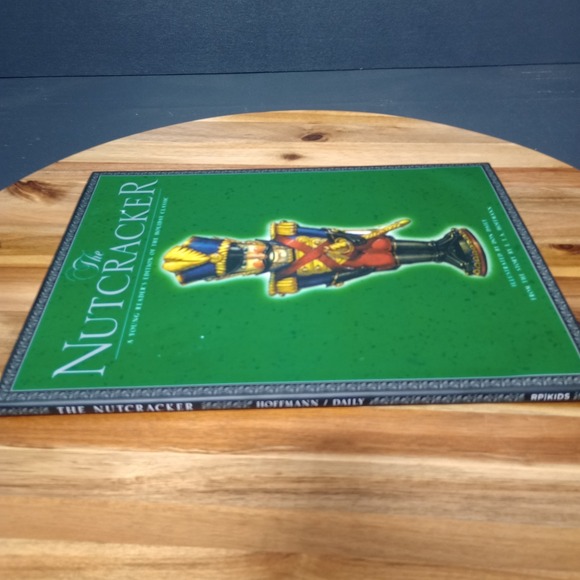 The‎ Nutcracker: A Young Reader's Edition of the Holiday Classic HC Christmas - Picture 5 of 7